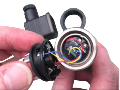 avoid pulling wires inside pressure transmitter