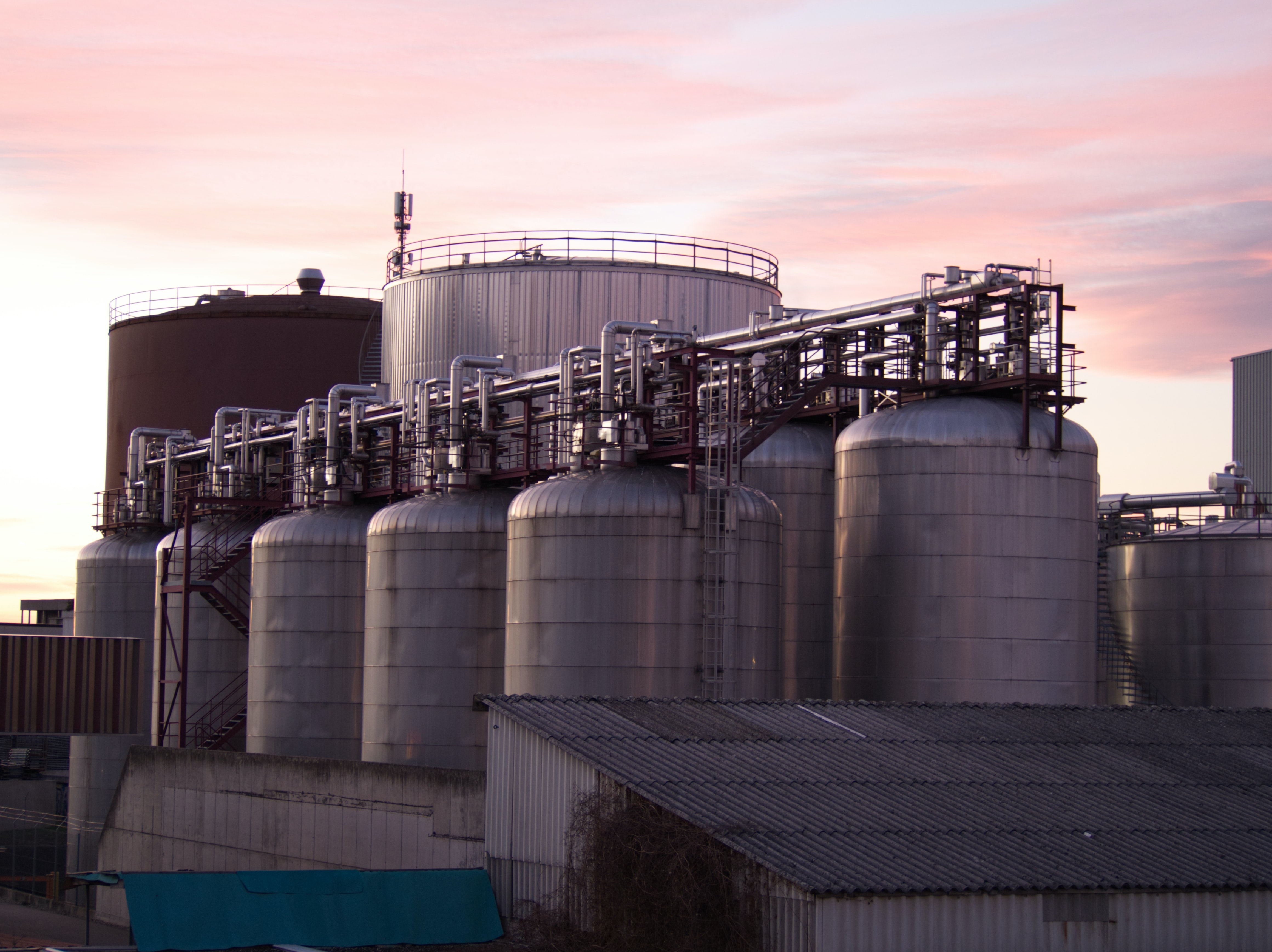Liquid Level Transmitters: Radar vs Ultrasonic | ADM Instrument Engineering